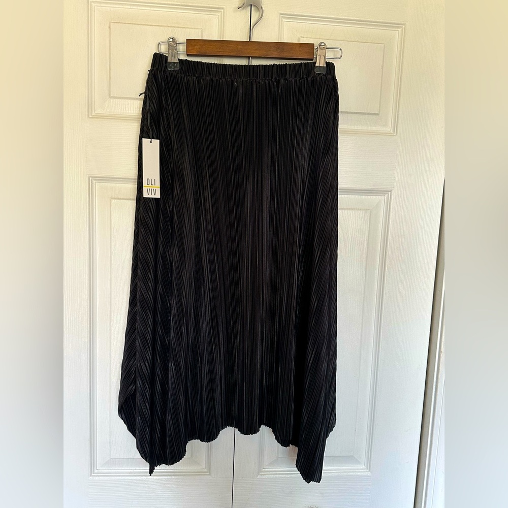 Black pleated  Asymmetrical Midi Skirt Elastic Waist Size Small